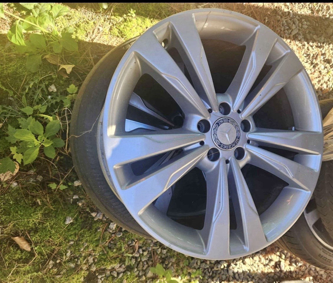 Selling My Mercedes wheel Selling My Mercedes wheel