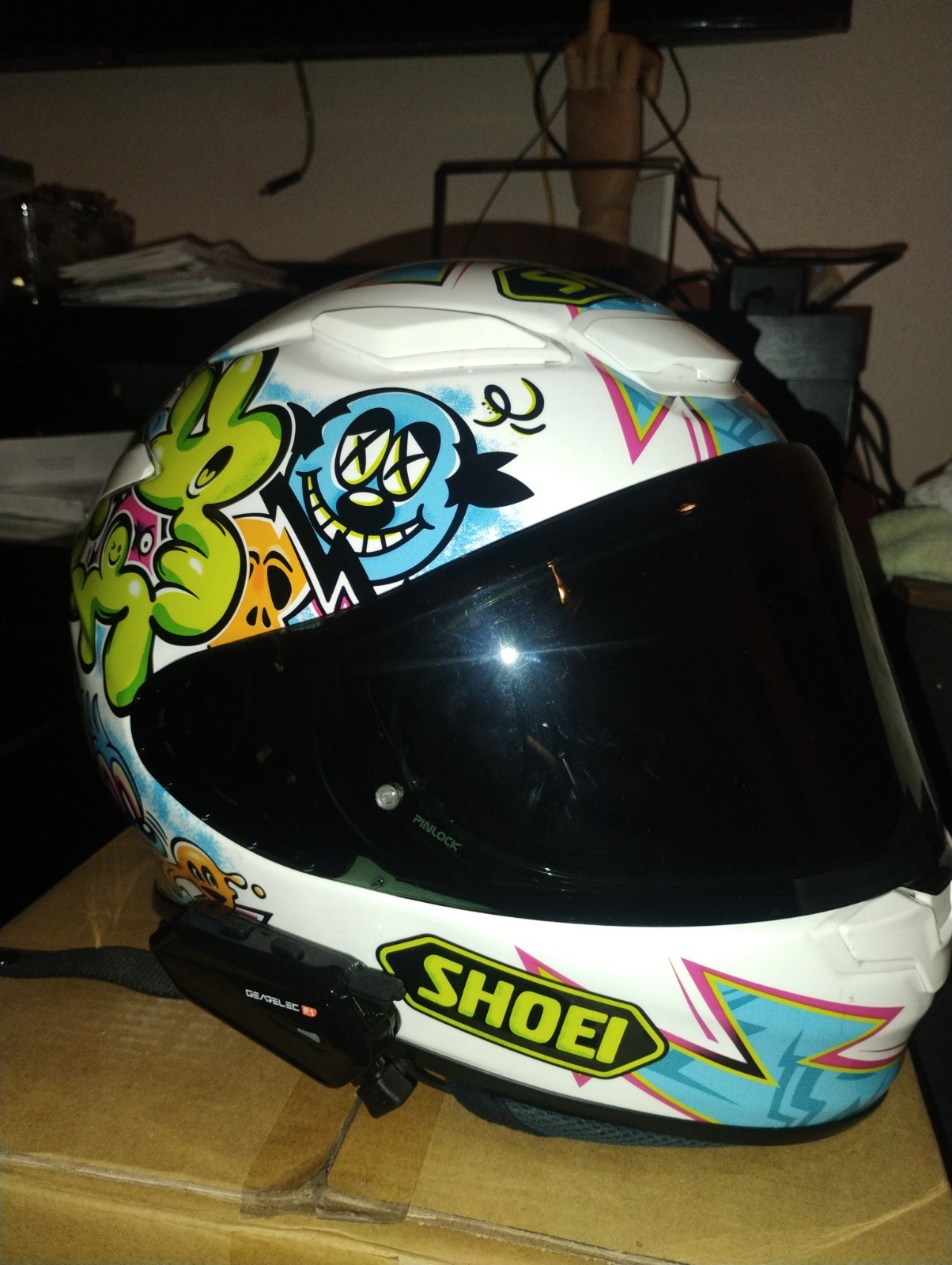 Shoei Z-8 / NXR2 Mural TC-10 Full-Face Helmet (Size Medium) Shoei Z-8 / NXR2 Mural TC-10 Full-Face Helmet (Size Medium)