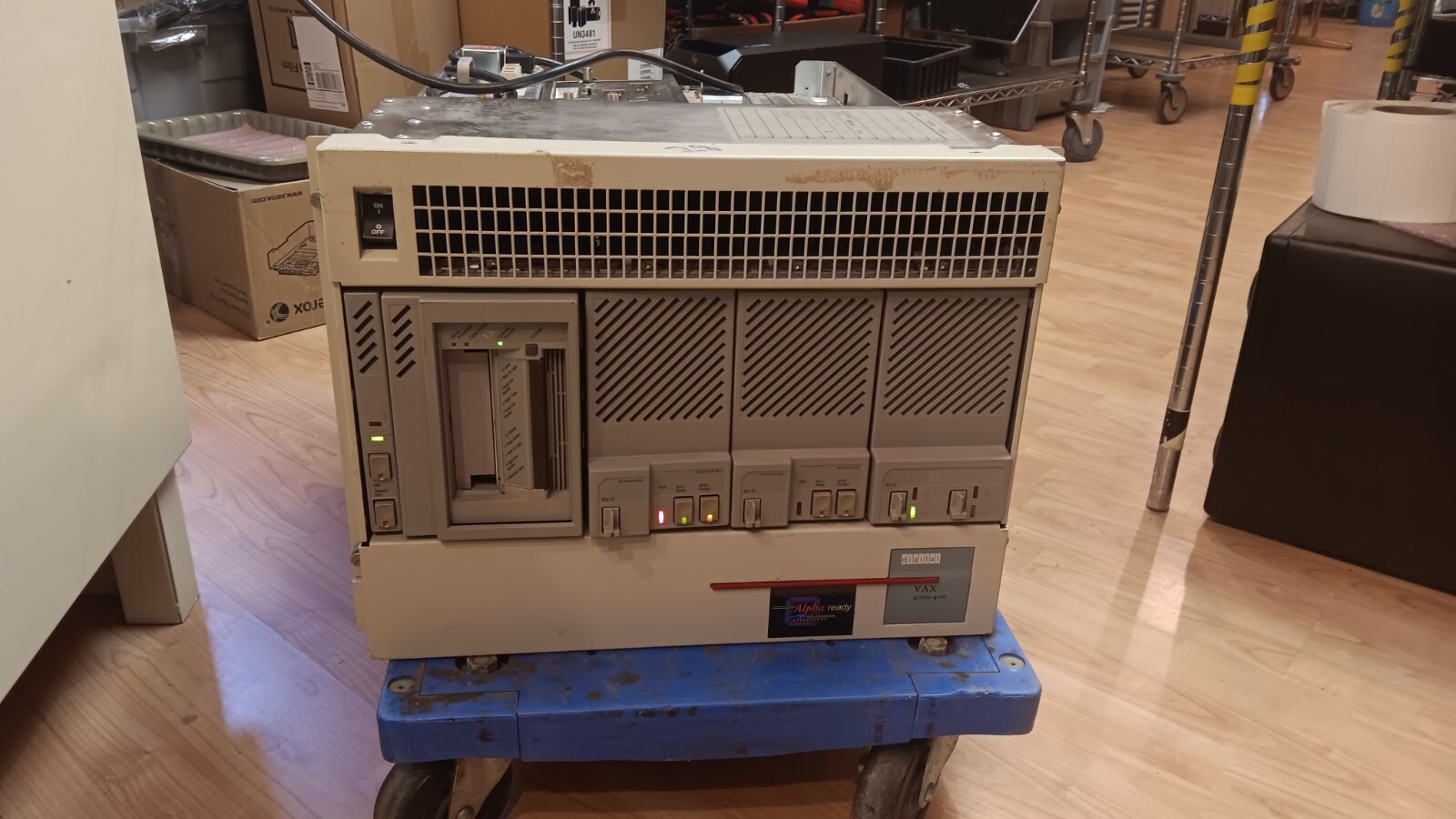 Digital Equipment Corporation (DEC) VAX4000-400 Minicomputer Digital Equipment Corporation (DEC) VAX4000-400 Minicomputer