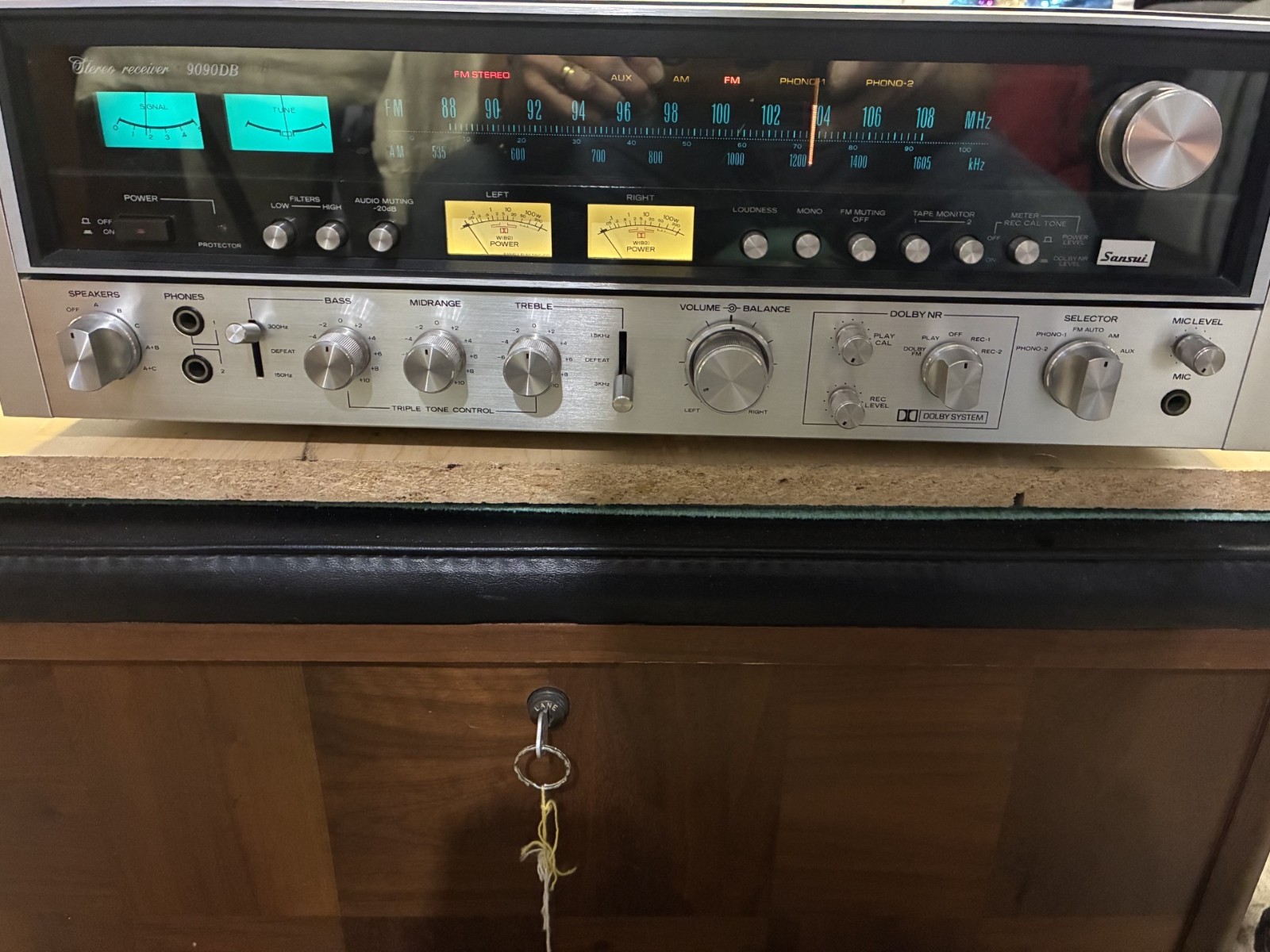 Sansui 9090DB AM/FM Stereo Receiver Excellent Working Condition Sansui 9090DB AM/FM Stereo Receiver Excellent Working Condition