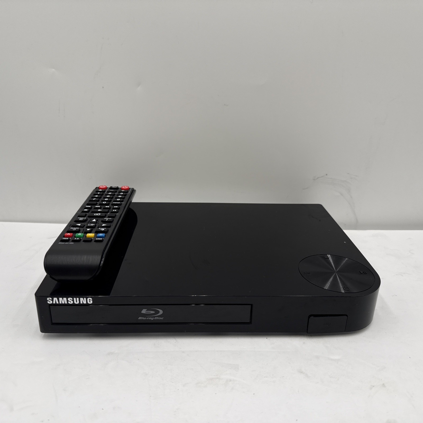 Samsung BD-F5700 Blu Ray / DVD Player WiFi W/ Remote & HDMI Cable Tested