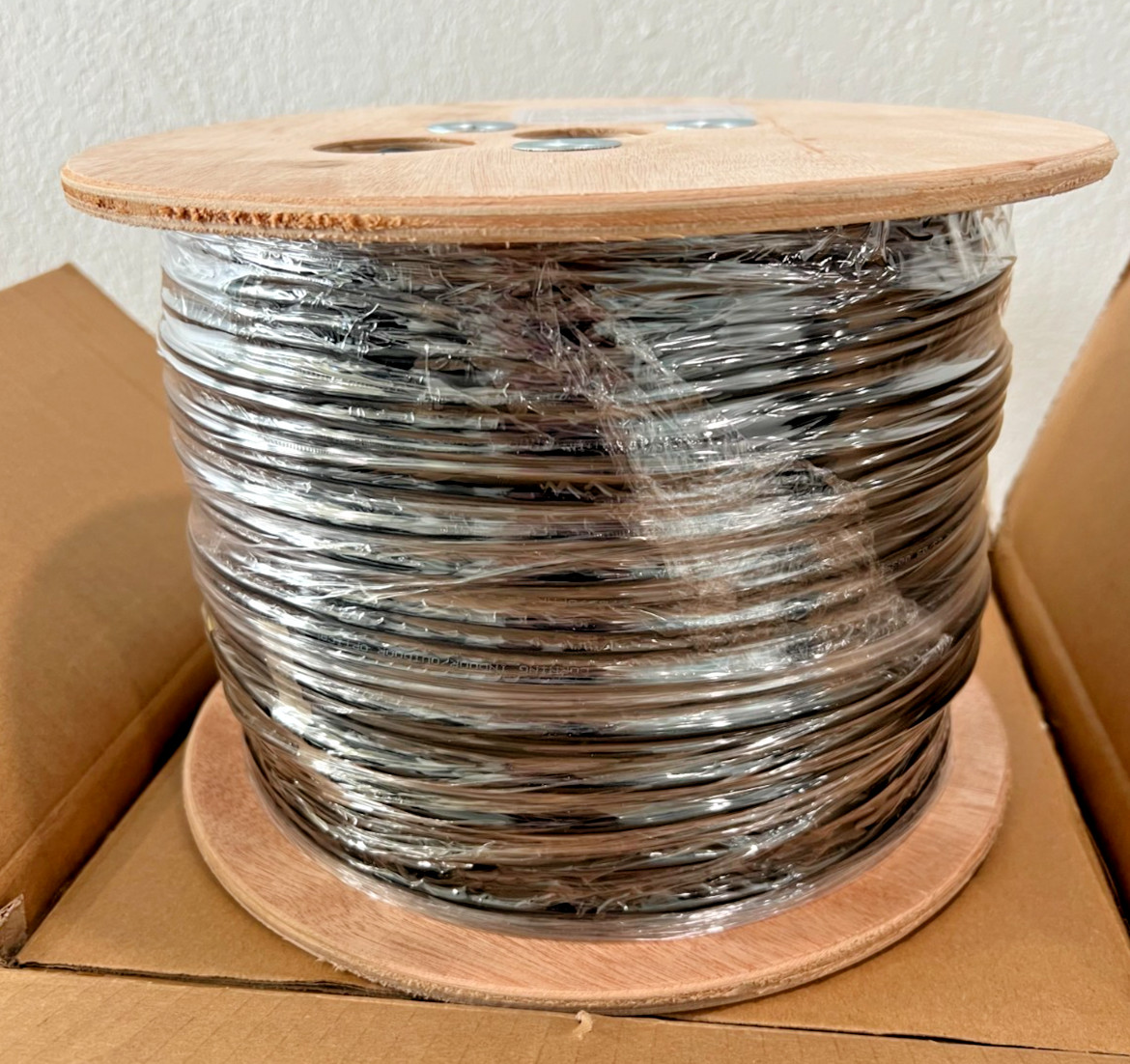 2 Strand Singlemode Corning Fiber OS2 9/125 Black OFNR Riser Rated 1000FT 2 Strand Singlemode Corning Fiber OS2 9/125 Black OFNR Riser Rated 1000FT