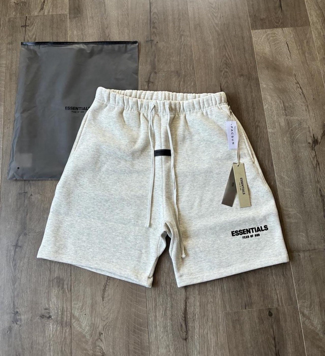 NWT Fear Of God Essentials Fleece Shorts Oatmeal Cream Size M Fast Ship