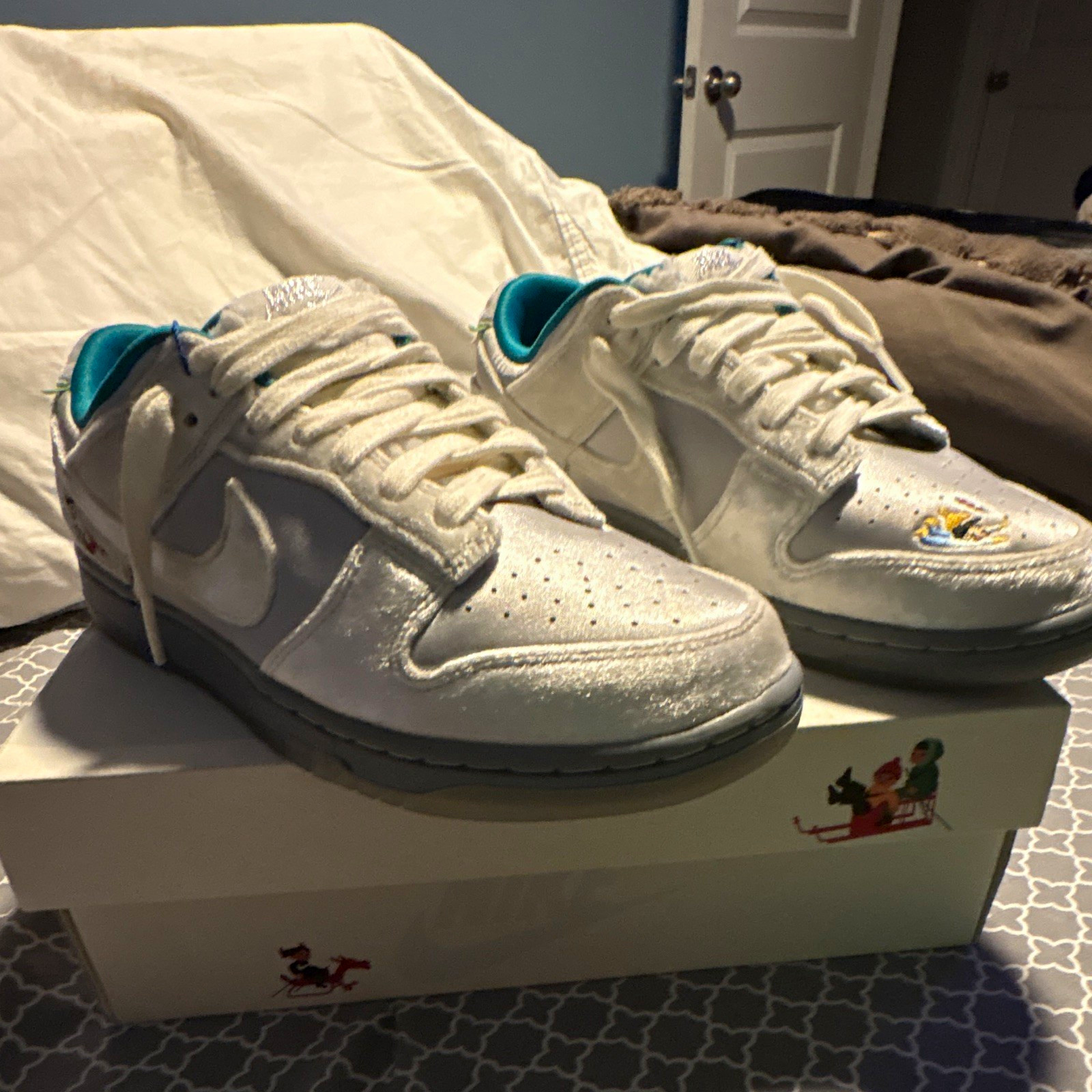 Nike Dunk Low Mickey Mouse White/Blue/Gray Low Top Sneakers DQ2326-001