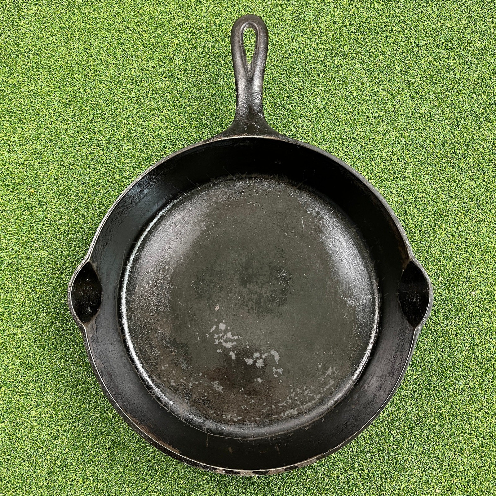 Vintage Griswold No 9 Cast Iron Skillet Large Block Logo Heat Ring 710