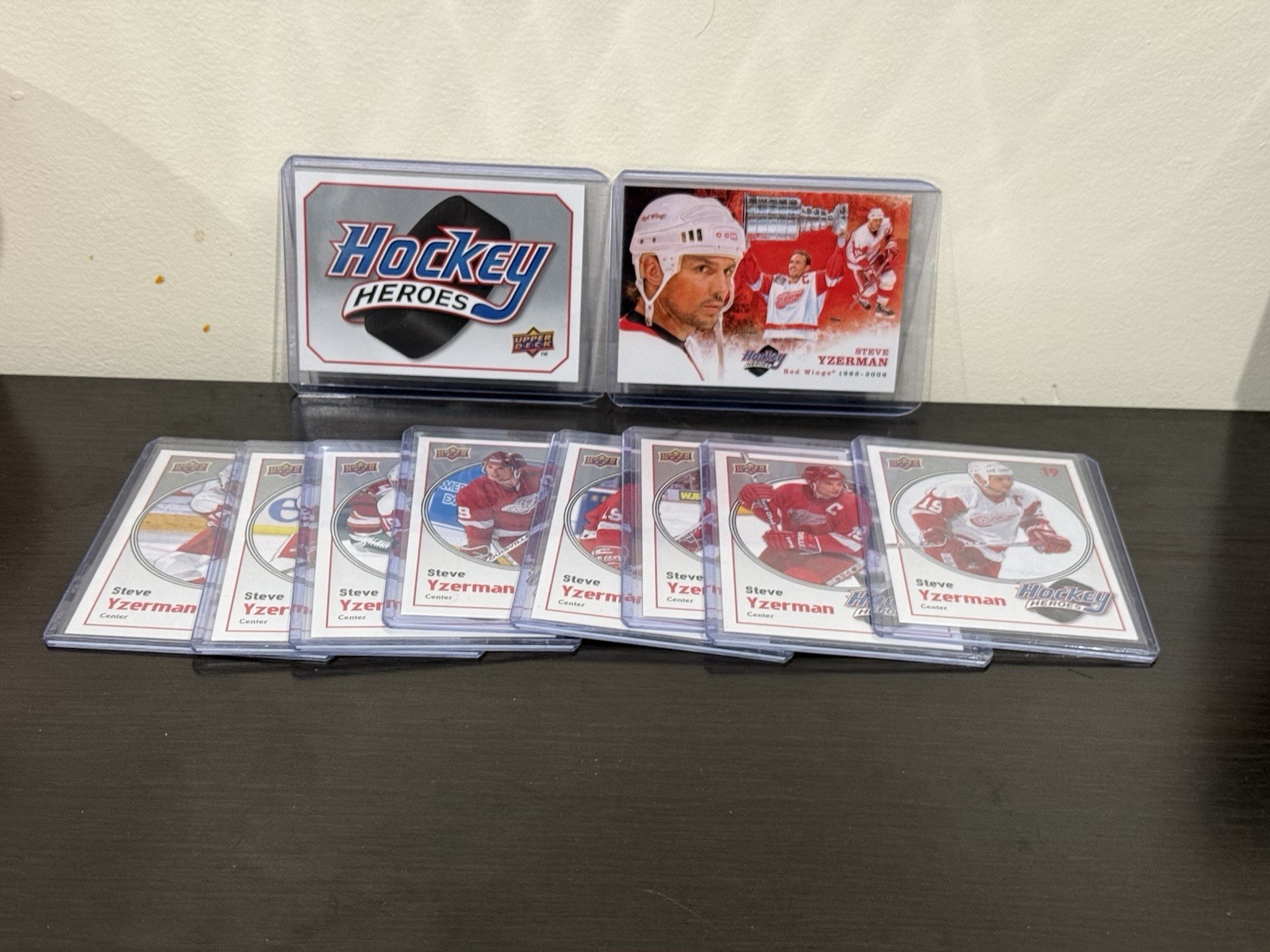 2010-11 Upper Deck Hockey Heroes Steve Yzerman Complete Set w/ Header & Painting 2010-11 Upper Deck Hockey Heroes Steve Yzerman Complete Set w/ Header & Painting