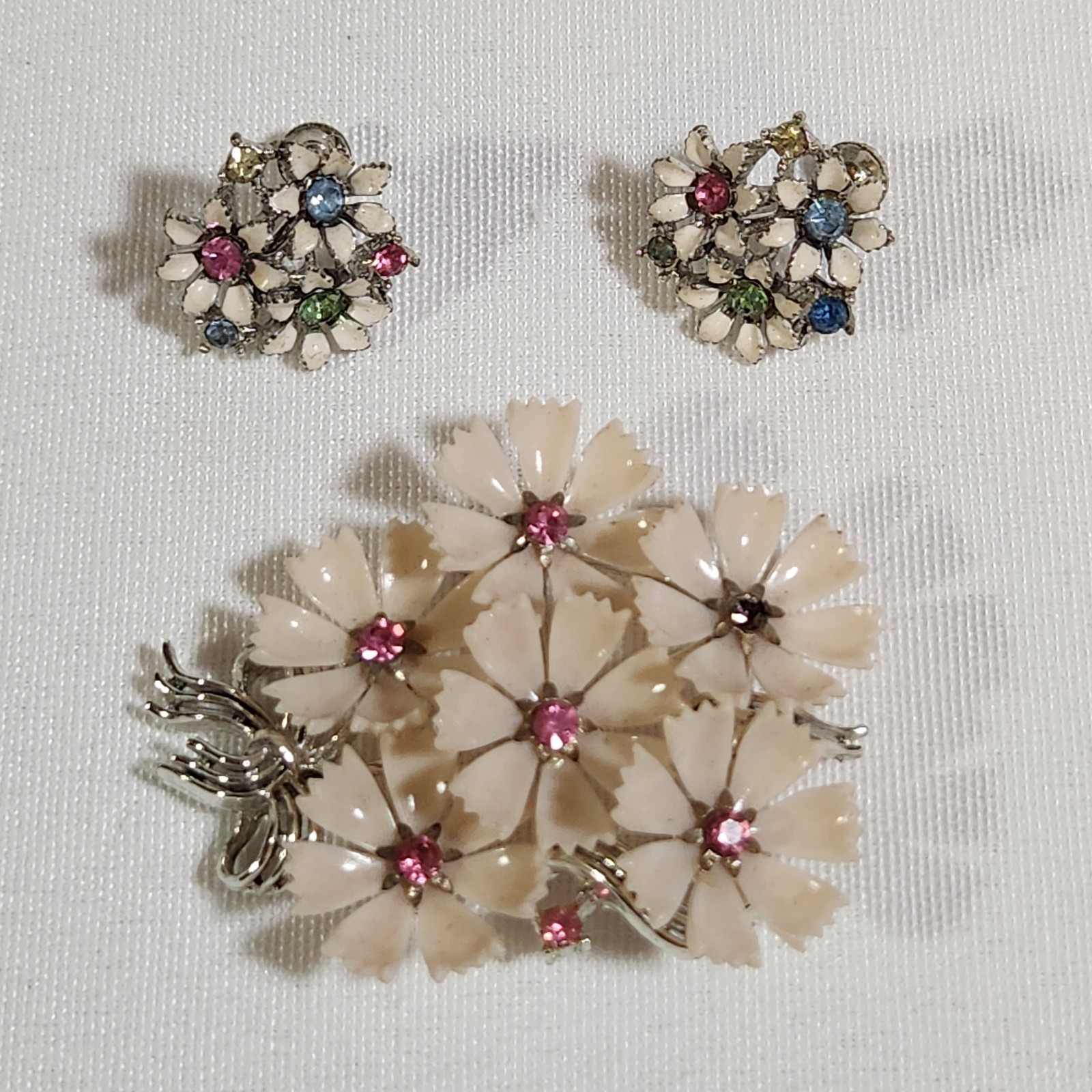 Vintage Lisner Enamel Daisy Brooch Earrings Set Pink Rhinestone Signed - AS IS