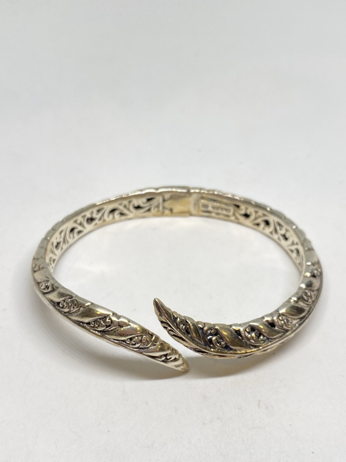 SARDA FINE STERLING SILVER OPEN WORK FEATHER HINGED CUFF BRACELET 23g 925 RARE