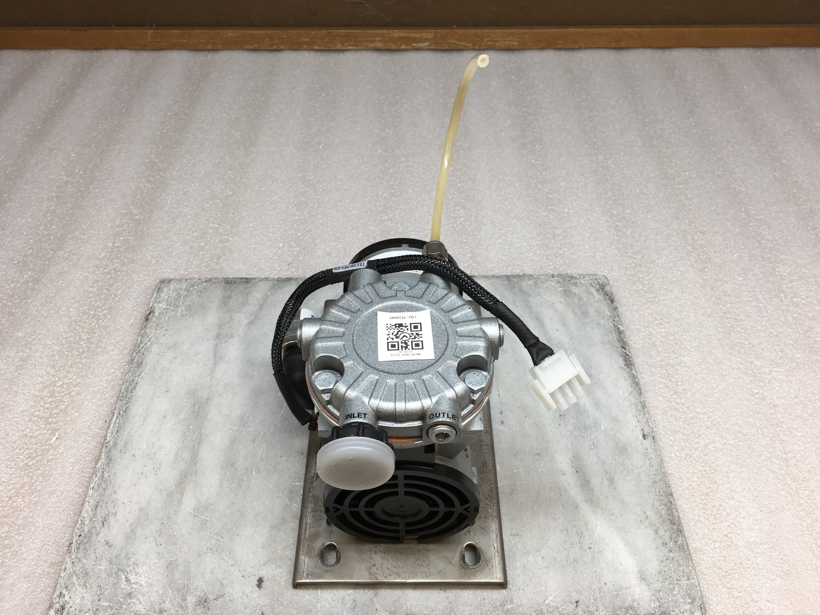 Gast Idex Manufacturing Model LOA-P123-HB Inlet Outlet Vacuum Pump