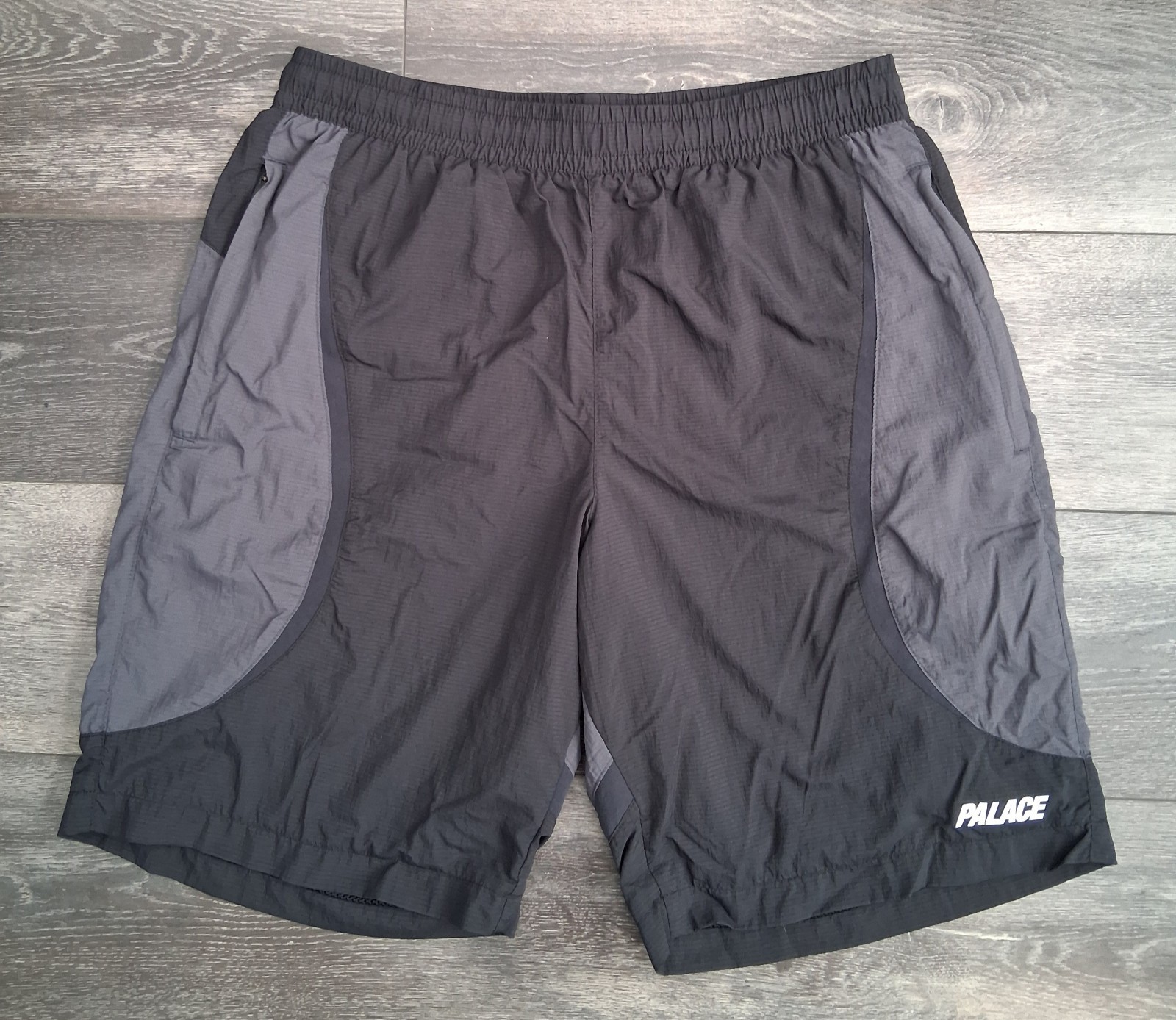 Palace Run It Nylon Shorts Mesh Lined Black Carbon Men\'s Size Medium