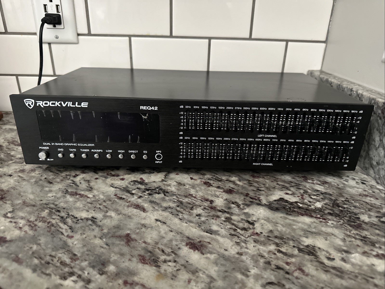 Rockville REQ42B Rack Mount Band Equalizer - Black Rockville REQ42B Rack Mount Band Equalizer - Black