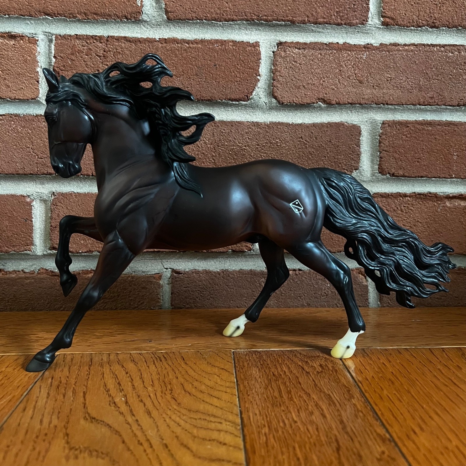 Breyer Traditional: Kripton Seni II Breyer Traditional: Kripton Seni II