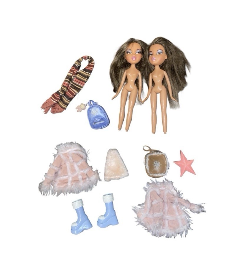 Yasmin Winter Wonderland Lot W/ Accessories 2 Figures