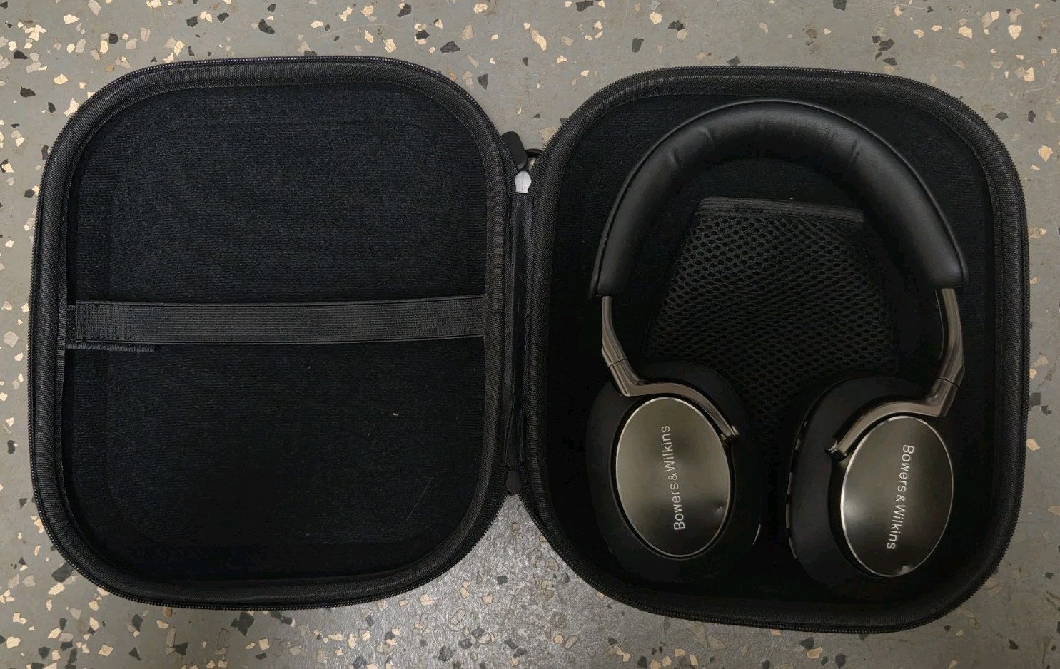 Bowers Wilkins PX8 Headphones Black With Case