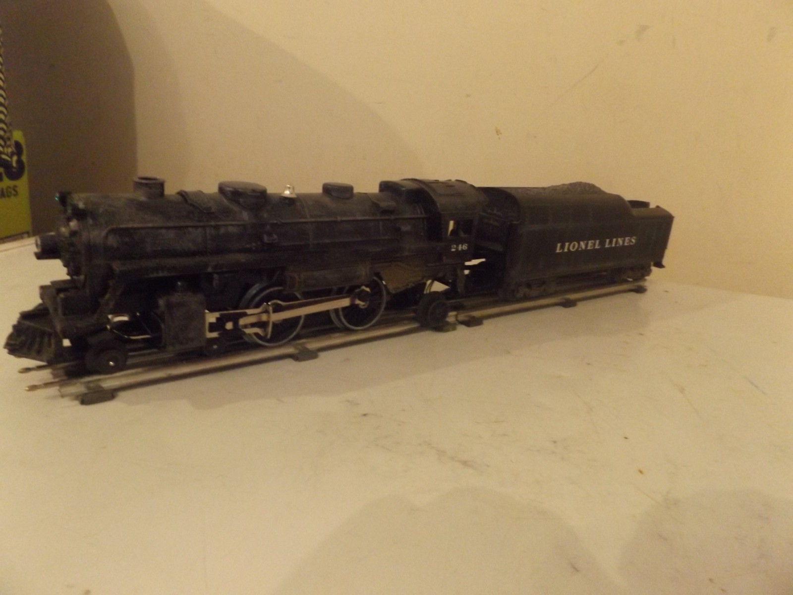 LIONEL LINES BLUETOOTH 4-4-2 STEAM LOCOMOTIVE ENGINE 246 PLEASE PLEASE READ