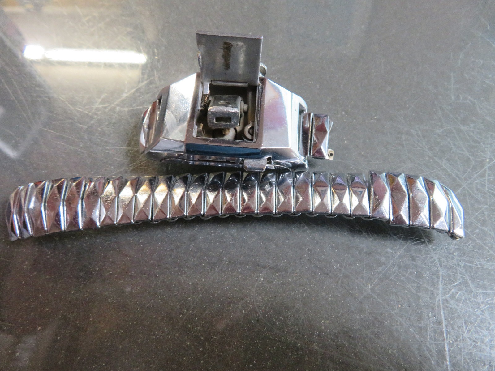 VINTAGE COMET WATCH LIGHT WRIST BRACELET CHROME JAPAN*LIGHTER WRISTWATCH