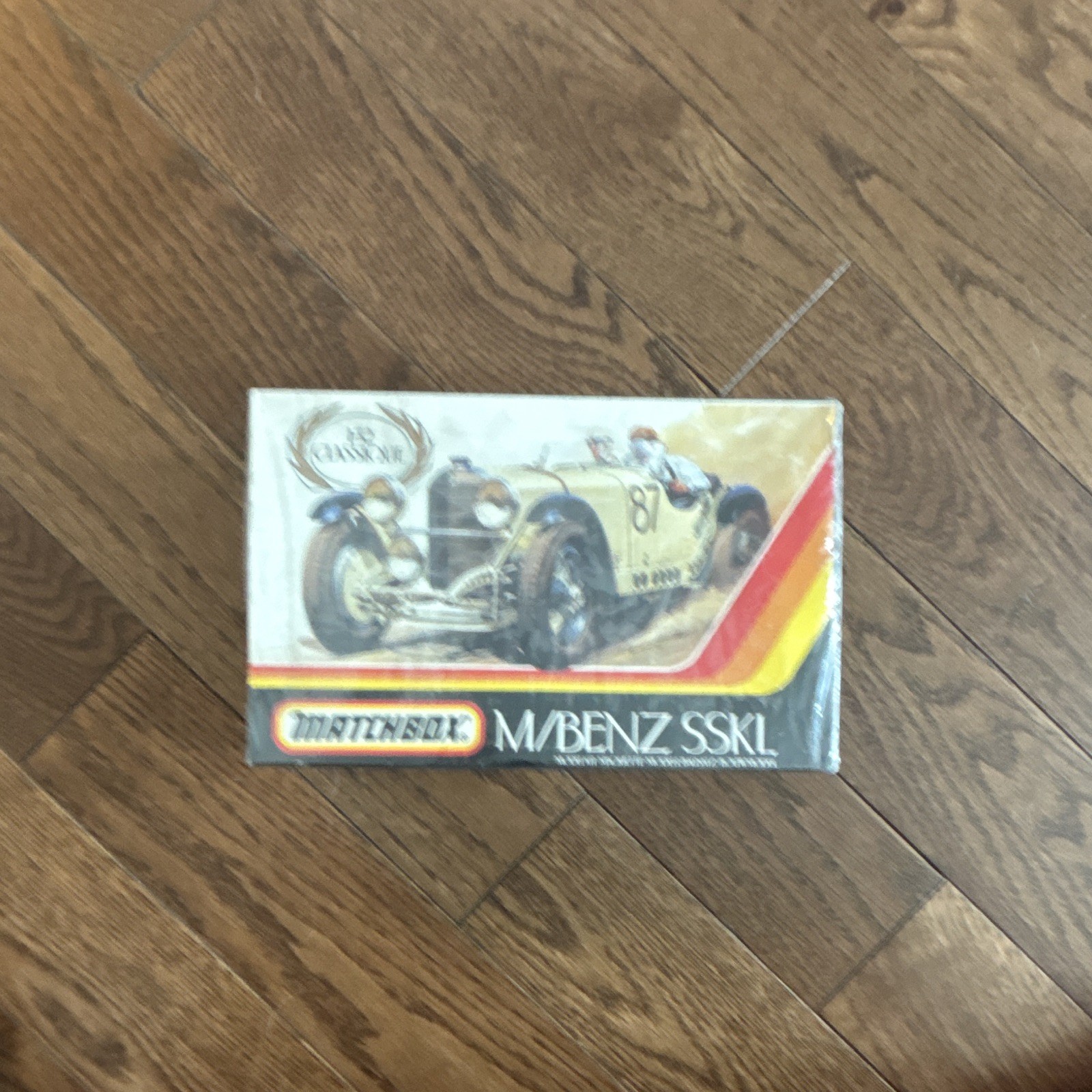 Matchbox Mercedes-Benz SSKL 1931 Classique 1:32 Diecast Car White/Blue/Red Matchbox Mercedes-Benz SSKL 1931 Classique 1:32 Diecast Car White/Blue/Red