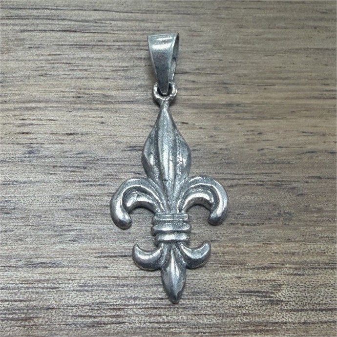 Beautiful vintage 925 sterling silver fleur-de-lis pendant 1.4 inch L1046