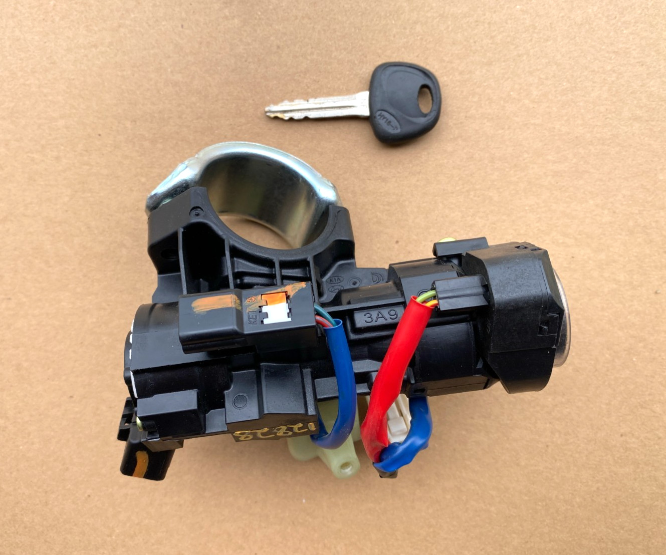 2017 - 2020 HYUNDAI ELANTRA IGNITION SWITCH LOCK CYLINDER W/ KEY OEM 81910-F2130 2017 - 2020 HYUNDAI ELANTRA IGNITION SWITCH LOCK CYLINDER W/ KEY OEM 81910-F2130