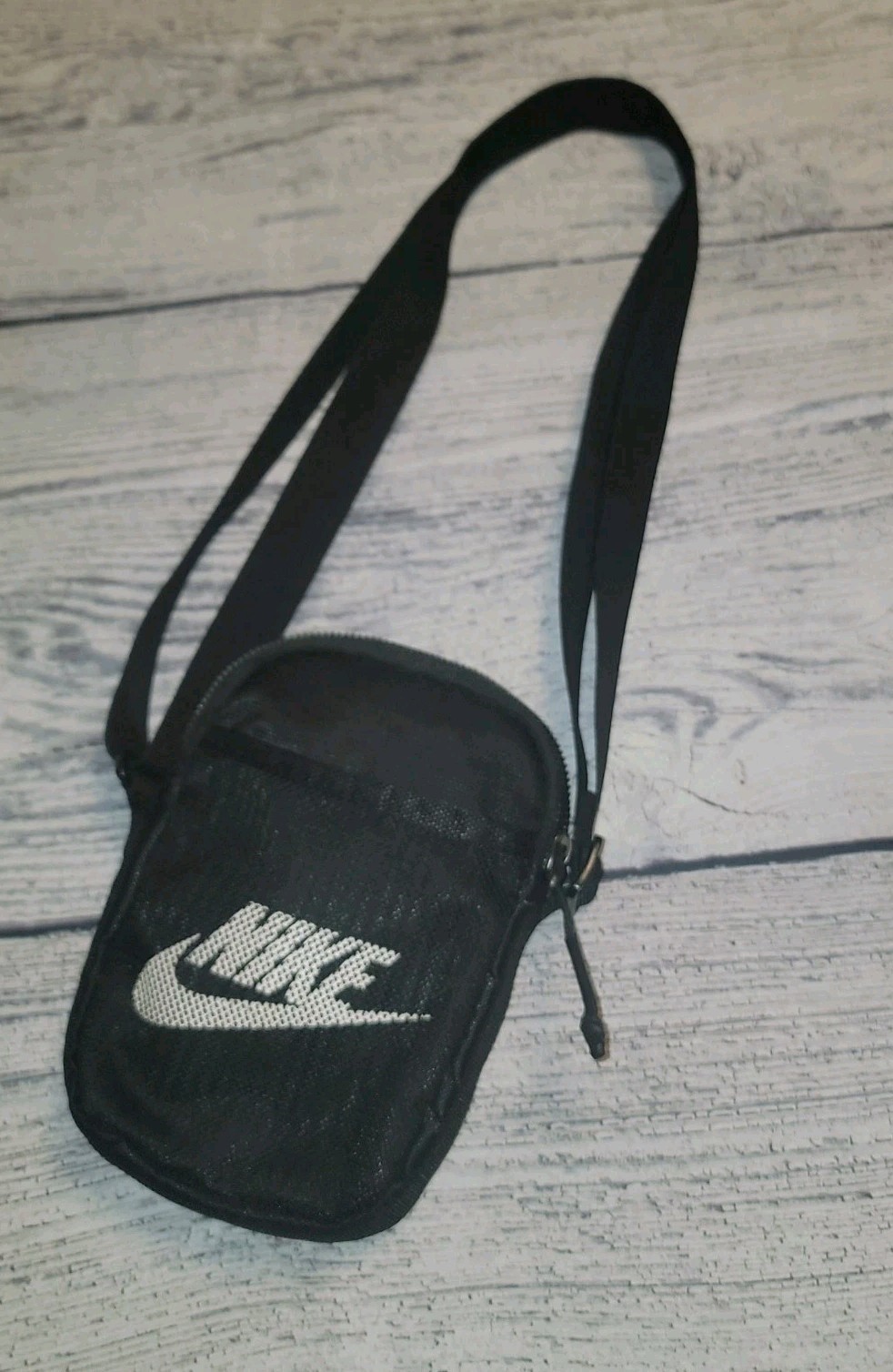 Nike Heritage Men\'s Small Crossbody Bag Black White Unisex