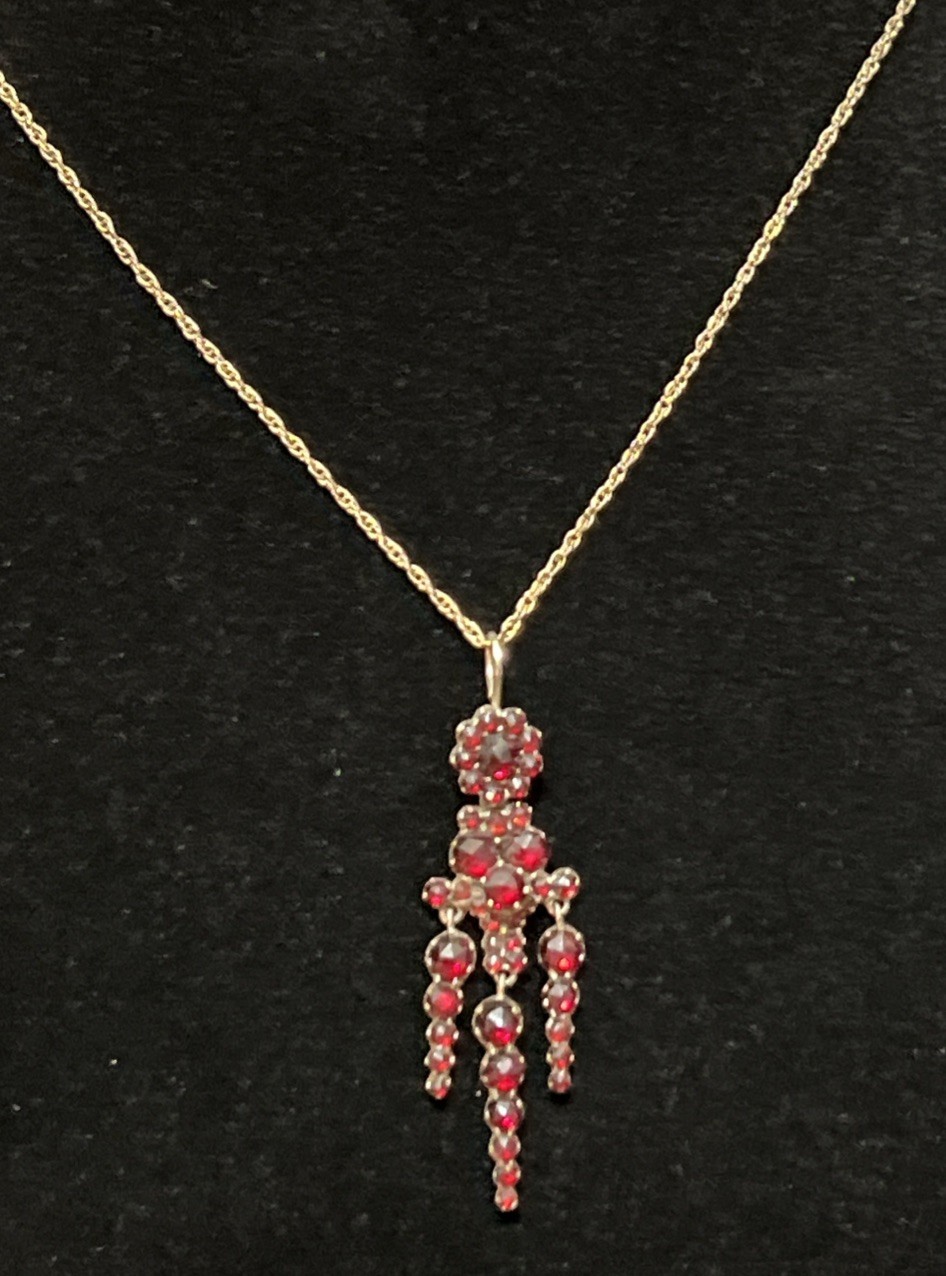Vintage Bohemian Rose Cut Garnet Dangling Necklace