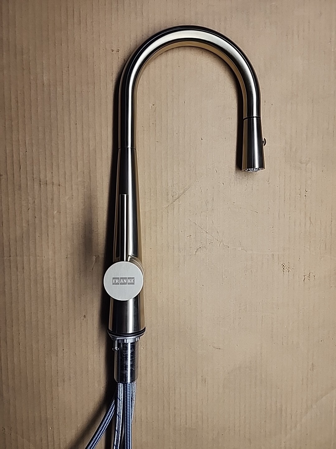 Franke Eos Neo 1.75 GPM Single Hole Pull Down Kitchen Faucet EOS-PR-GLD FFP3491 Franke Eos Neo 1.75 GPM Single Hole Pull Down Kitchen Faucet EOS-PR-GLD FFP3491