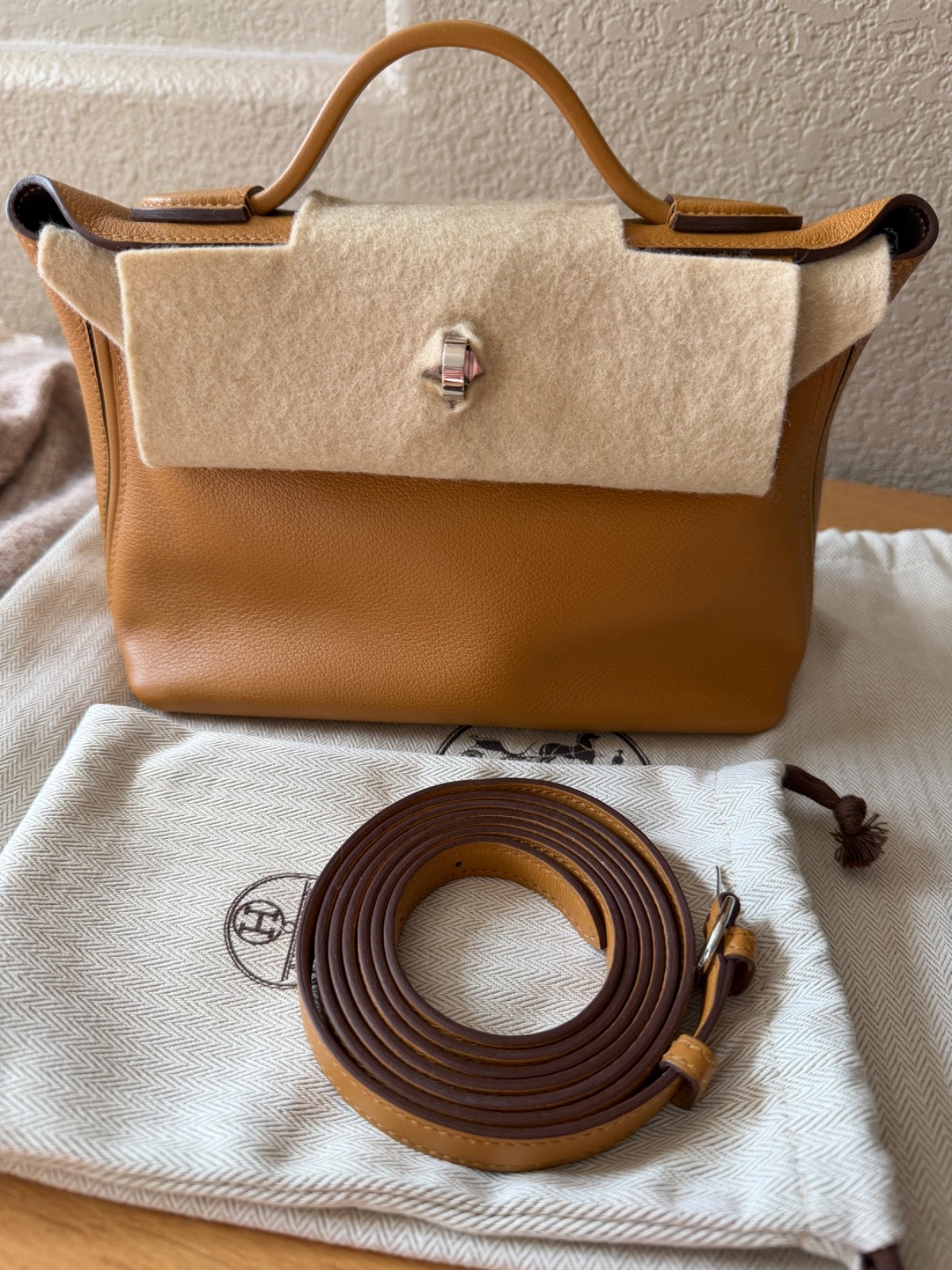 AUTHENTIC HERMES MINI 2424 Sesame with Rouge Sellier Handbag Multiwear