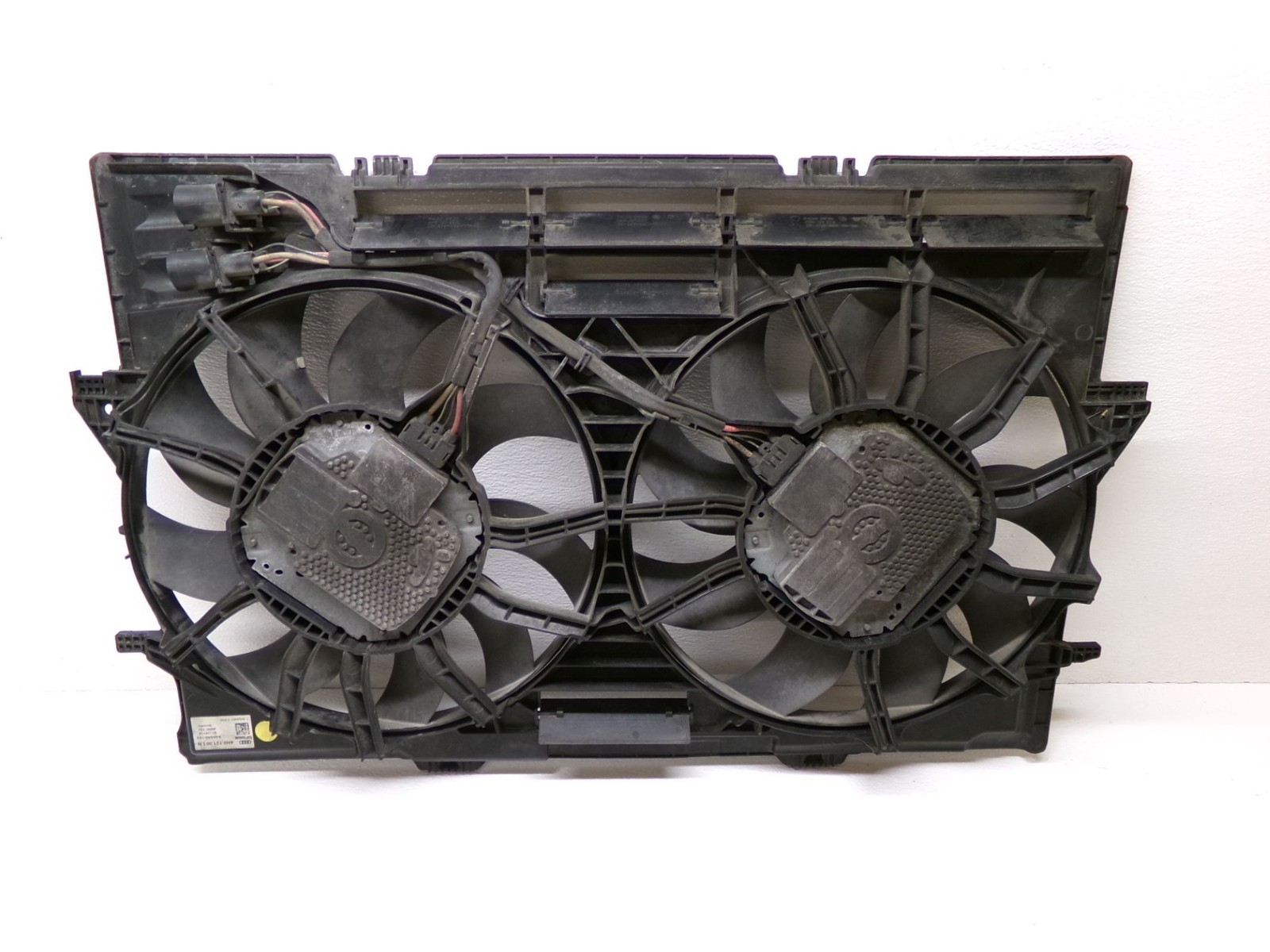 12-18 Audi A6 A7 3.0L Radiator Engine Cooling Fan Assembly OEM 12-18 Audi A6 A7 3.0L Radiator Engine Cooling Fan Assembly OEM