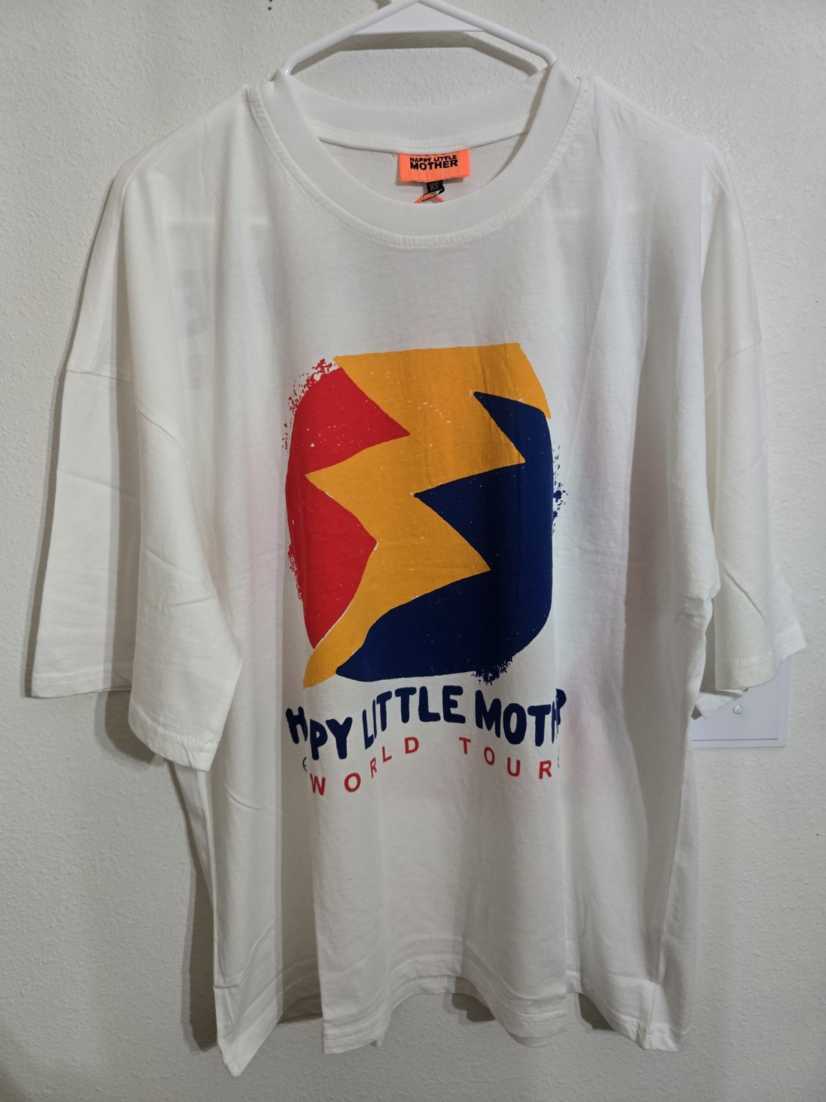 NWT HAPPY LITTLE MOTHER Women\'s White T-shirt World Tour Motif Sz XS NWT HAPPY LITTLE MOTHER Women\'s White T-shirt World Tour Motif Sz XS