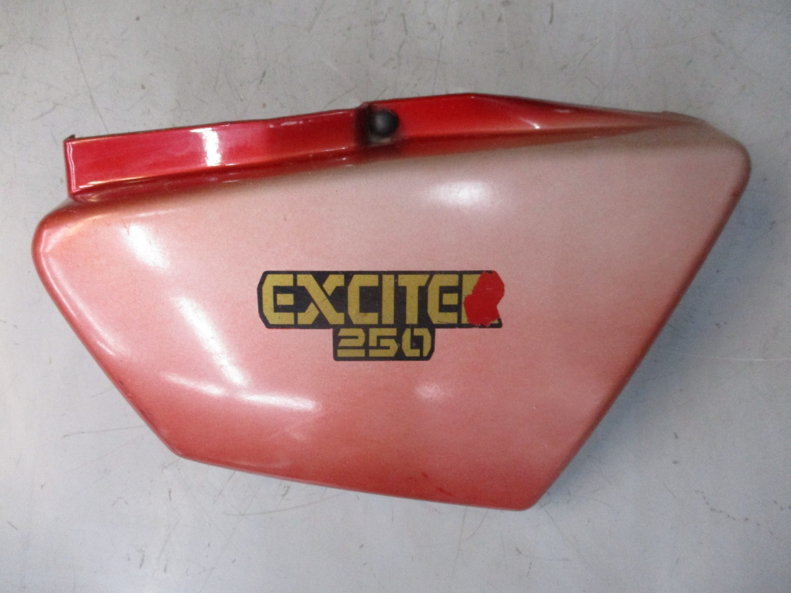 1980-82 YAMAHA EXCITER SR250 SR 250 RIGHT SIDE BATTERY COVER