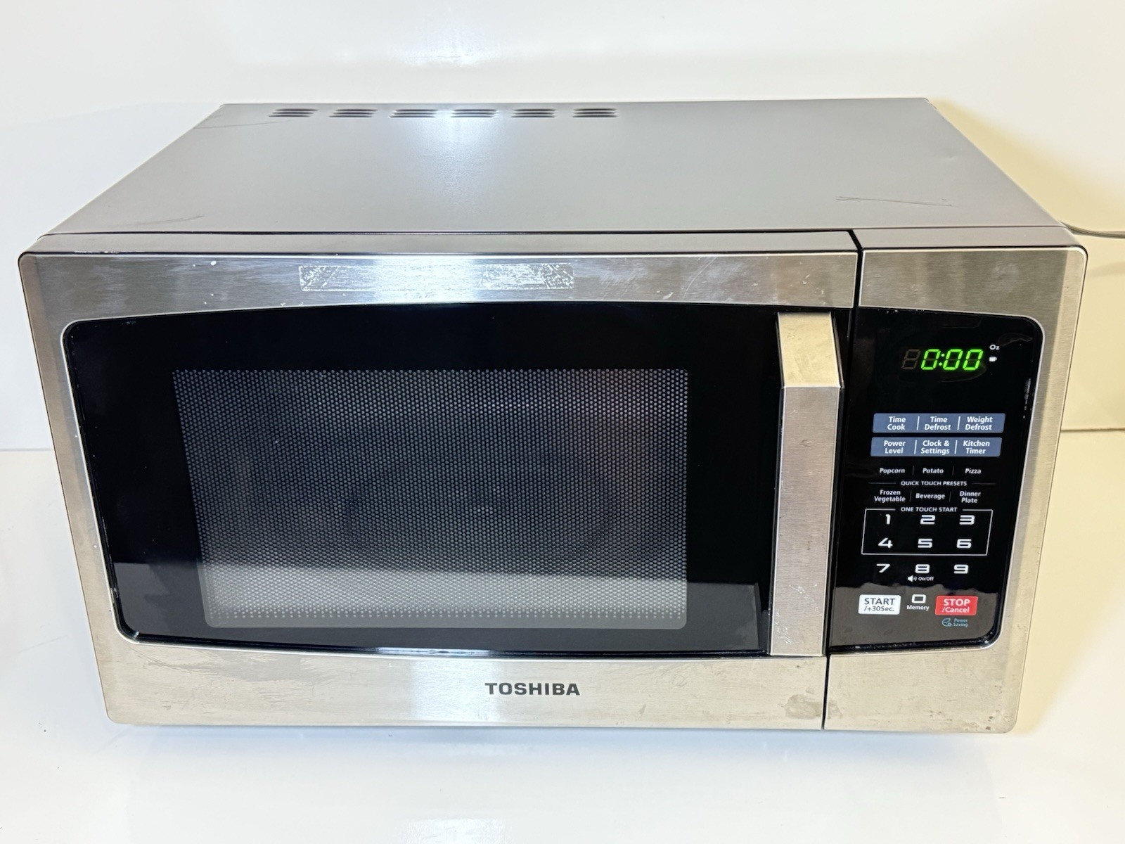 TOSHIBA Countertop Microwave Oven 0.9 Cu Ft, Model: EM925A5A-SS TOSHIBA Countertop Microwave Oven 0.9 Cu Ft, Model: EM925A5A-SS