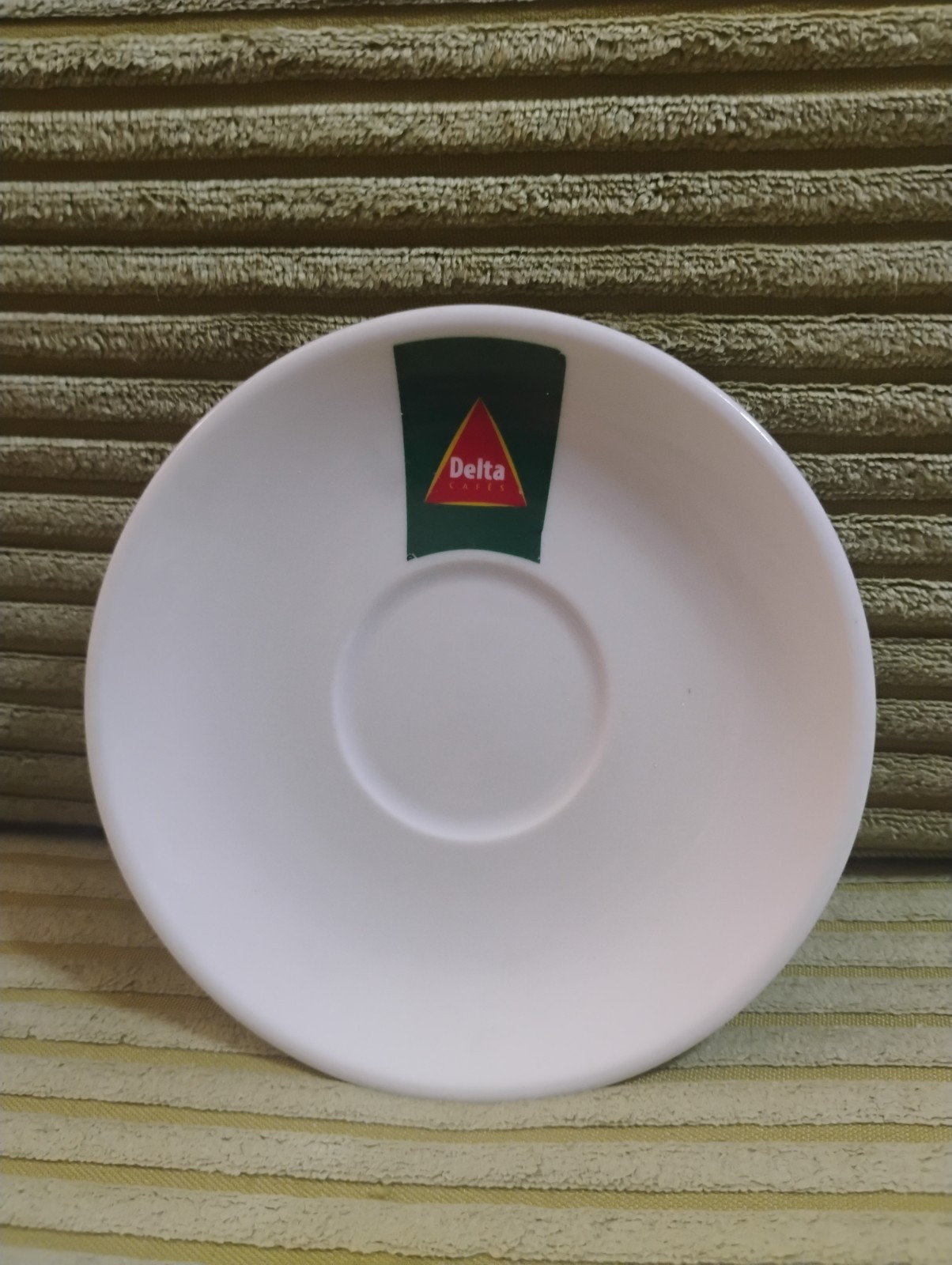 White Porcelain Delta Cafés Espresso Saucer circa 2003 Great Condition White Porcelain Delta Cafés Espresso Saucer circa 2003 Great Condition