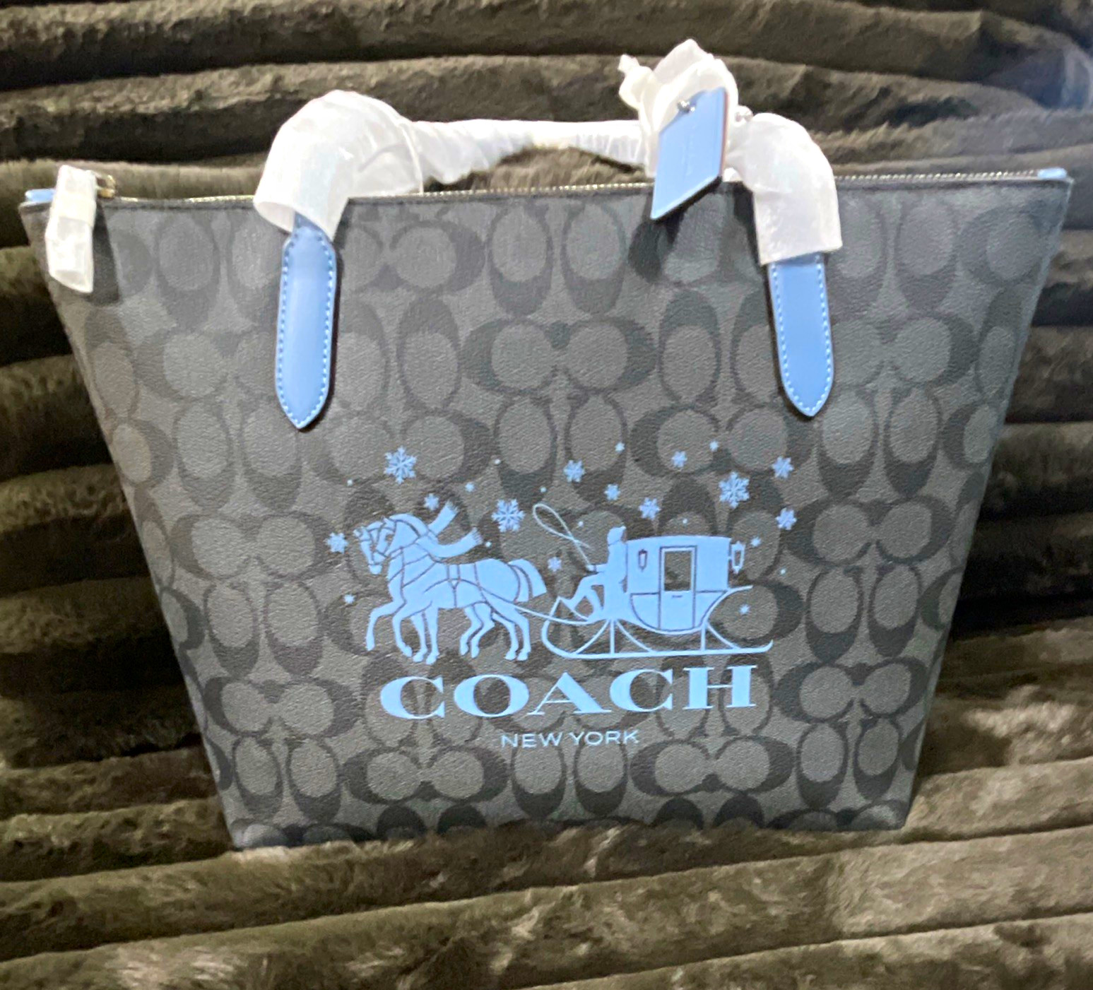 Coach Logo Zip Top Tote Black/Blue Horse & Carriage Lined w/ Hang Tag Coach Logo Zip Top Tote Black/Blue Horse & Carriage Lined w/ Hang Tag