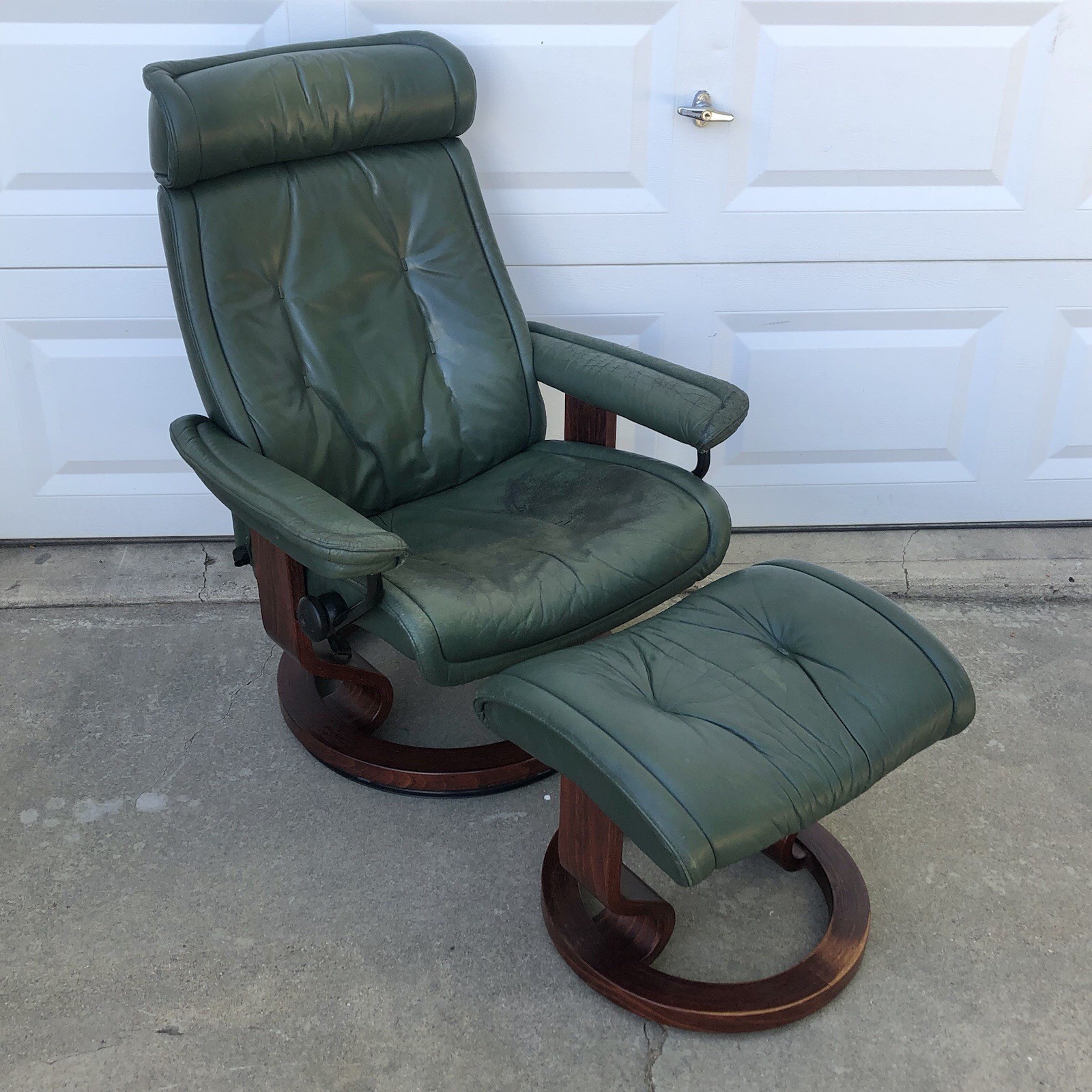 Ekornes Stressless Green Vintage Leather Swivel Recliner & Ottoman