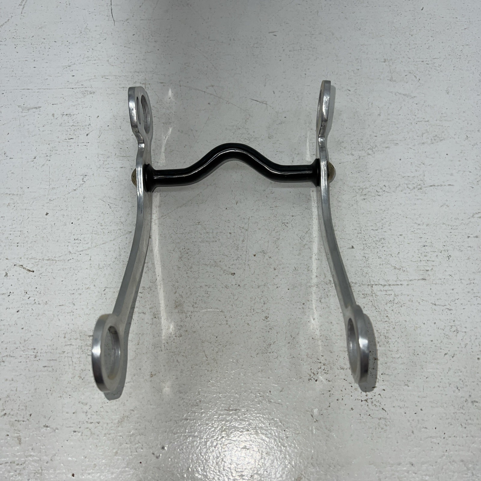 New Kelly Silver Star 5” SI Low Port But 8 1/2” Bit #257120 W-504 New Kelly Silver Star 5” SI Low Port But 8 1/2” Bit #257120 W-504