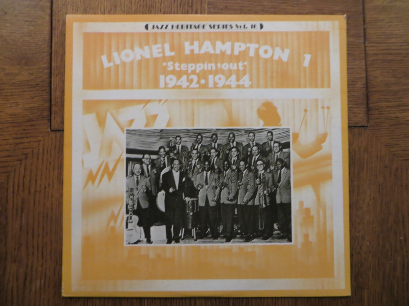 Lionel Hampton & His Orchestra – Steppin Out Vol 1 (1942-1944) - 1980 LP VG+/VG+ Lionel Hampton & His Orchestra – Steppin Out Vol 1 (1942-1944) - 1980 LP VG+/VG+