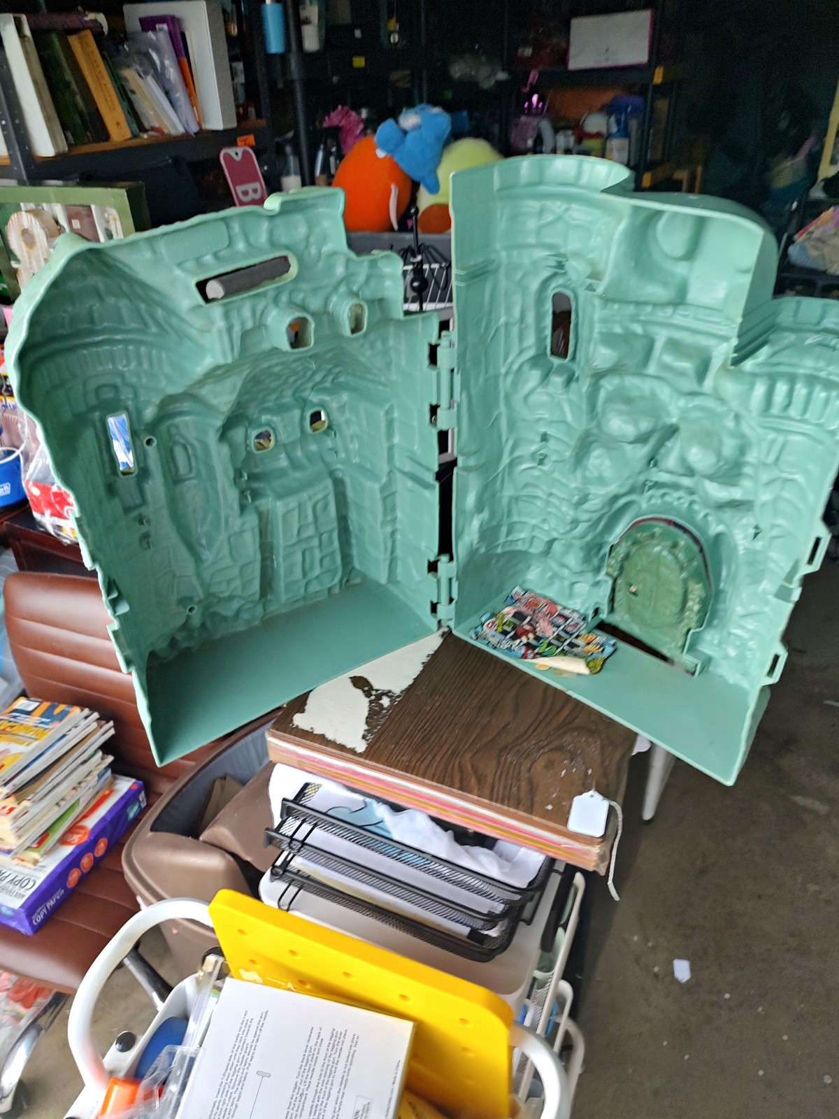 Mattel Vintage 1981 Green Folding Action Figure Playset Carry Case 3991-2139