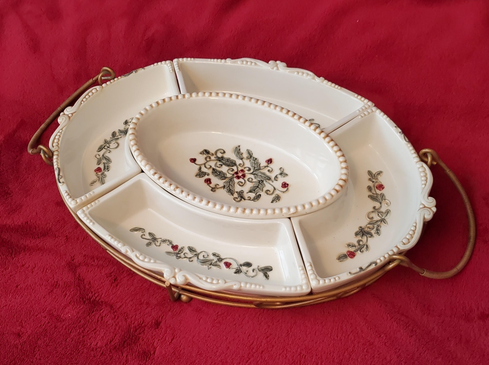5 PIECE CHRISTMAS VEGGIE OR FRUIT SERVING PLATTER SET-REMOVEABLE WITH CARRIER 5 PIECE CHRISTMAS VEGGIE OR FRUIT SERVING PLATTER SET-REMOVEABLE WITH CARRIER