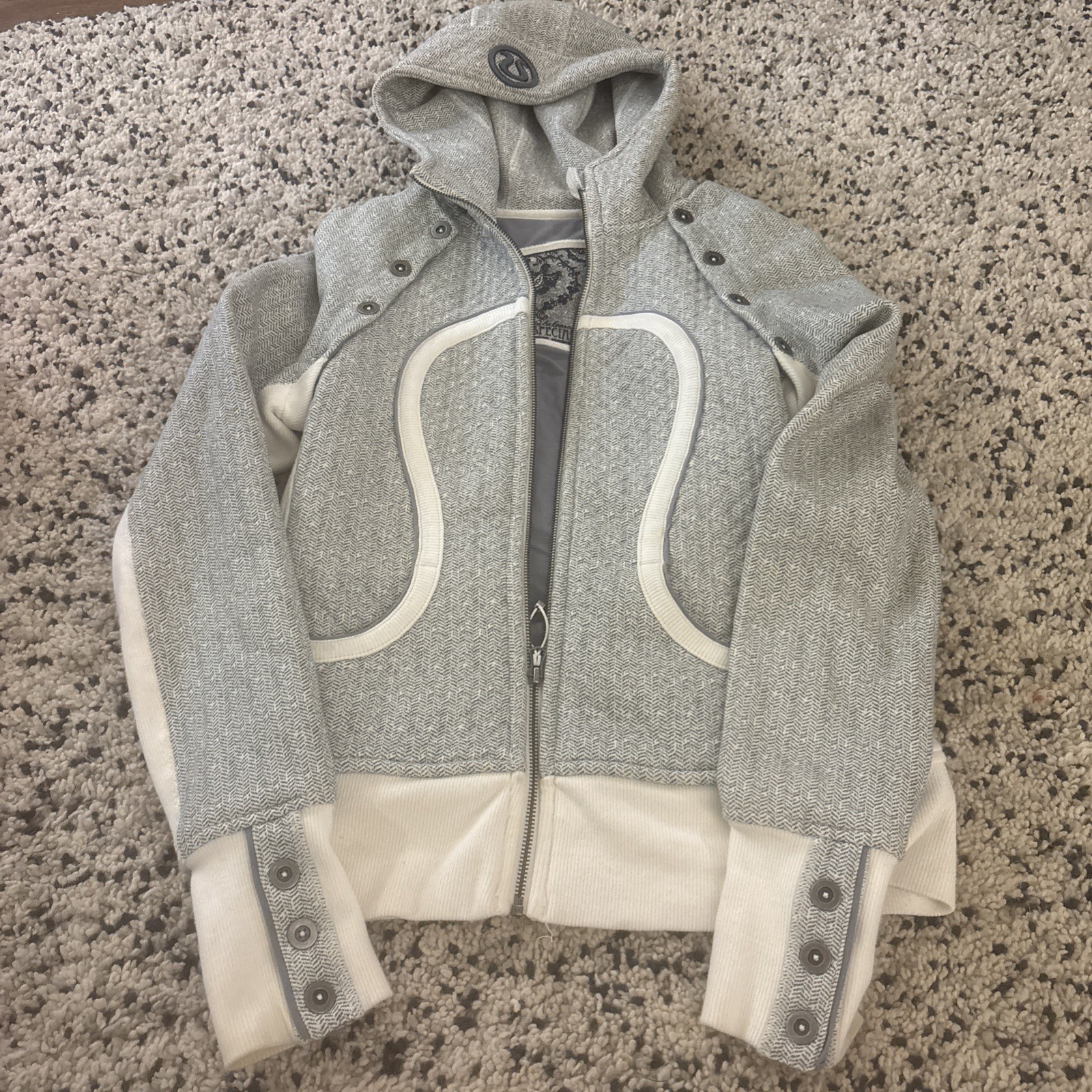 Rare Lululemon Women’s 8 Gray Herringbone Full Zip Scuba Special Edition Rare Lululemon Women’s 8 Gray Herringbone Full Zip Scuba Special Edition