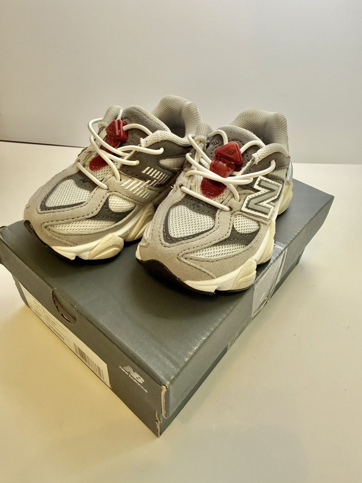 New Balance 9060 infants 6 Grey Grey IV9060GY Sneakers New in Box New Balance 9060 infants 6 Grey Grey IV9060GY Sneakers New in Box