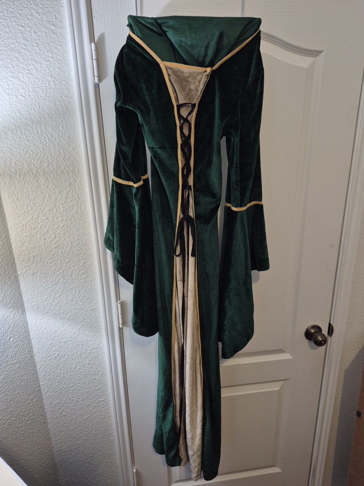 Women’s Green Velvet Medieval Renaissance Dress Gown,Gold Trim, LaceUp Front, XL Women’s Green Velvet Medieval Renaissance Dress Gown,Gold Trim, LaceUp Front, XL