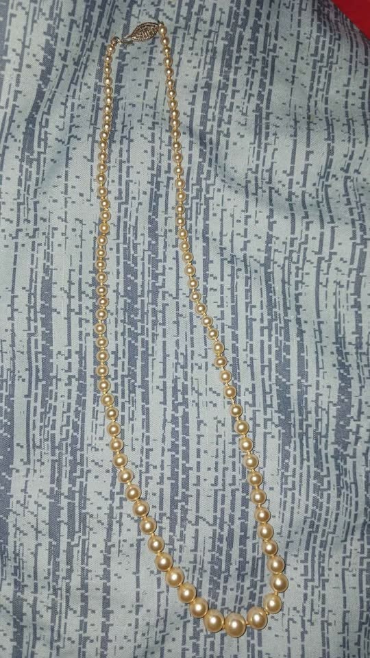 Vintage Graduated Faux Pearl necklace Good Costume Jewelry Vintage Graduated Faux Pearl necklace Good Costume Jewelry
