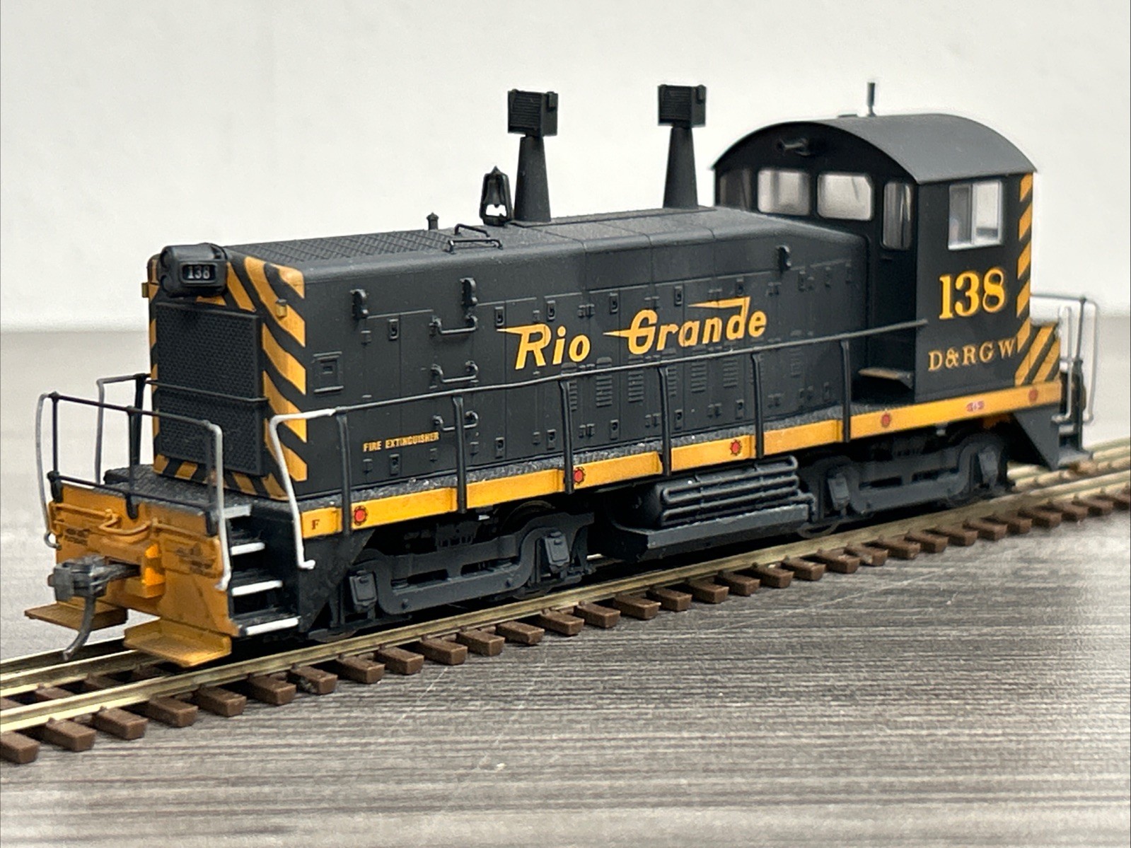 Walthers Proto HO #920-41437 EMD SW1200 Locomotive D&RGW #138 *Custom Weathered