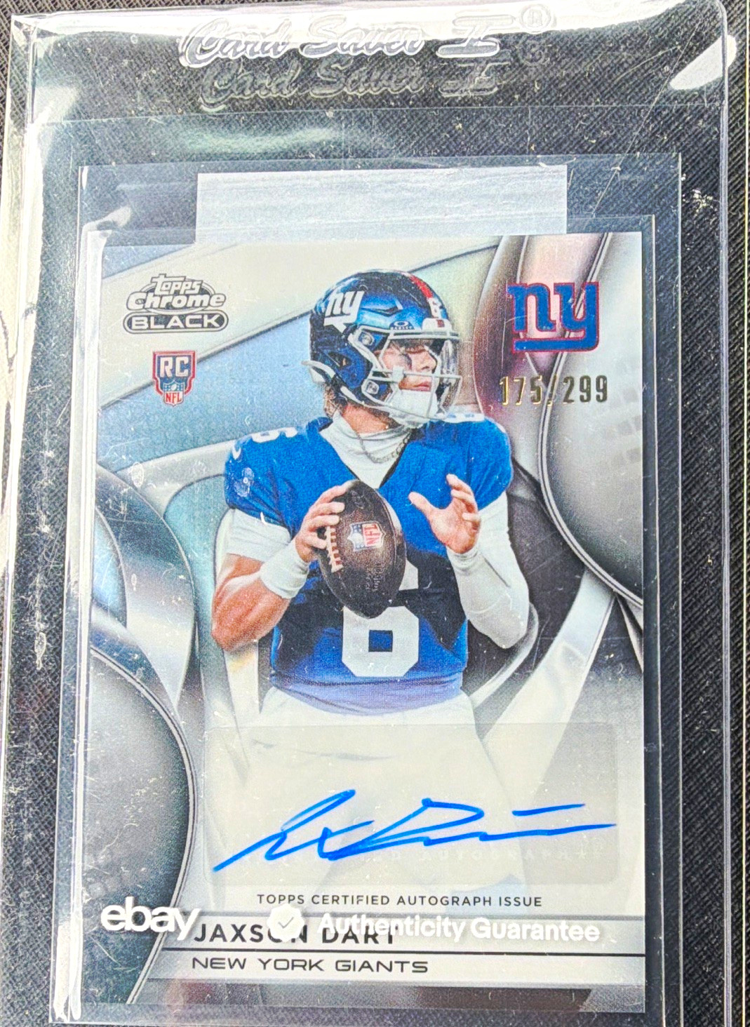 Topps 2025 Chrome Black Jaxson Dart Giants RC Auto Refractor RAU-JD /299