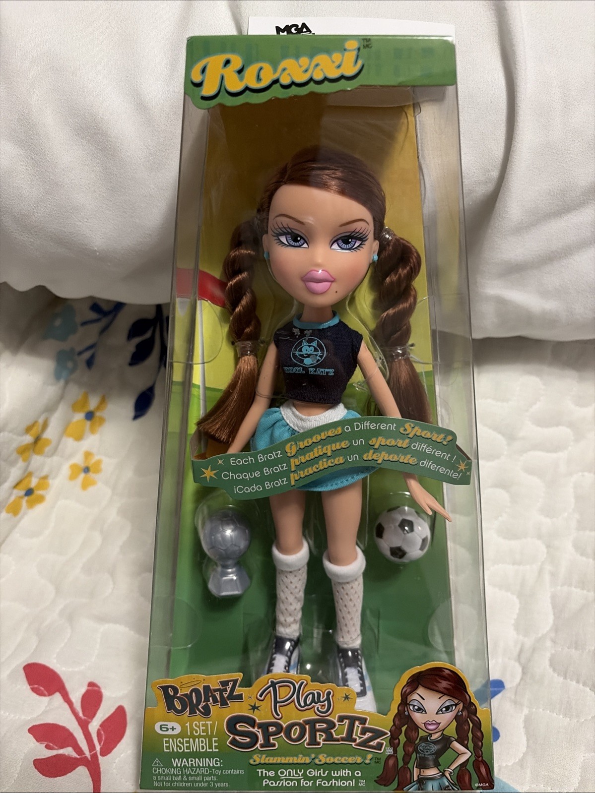 BRATZ PLAY SPORTZ SLAMMIN' SOCCER ROXXI DOLL BRATZ PLAY SPORTZ SLAMMIN' SOCCER ROXXI DOLL