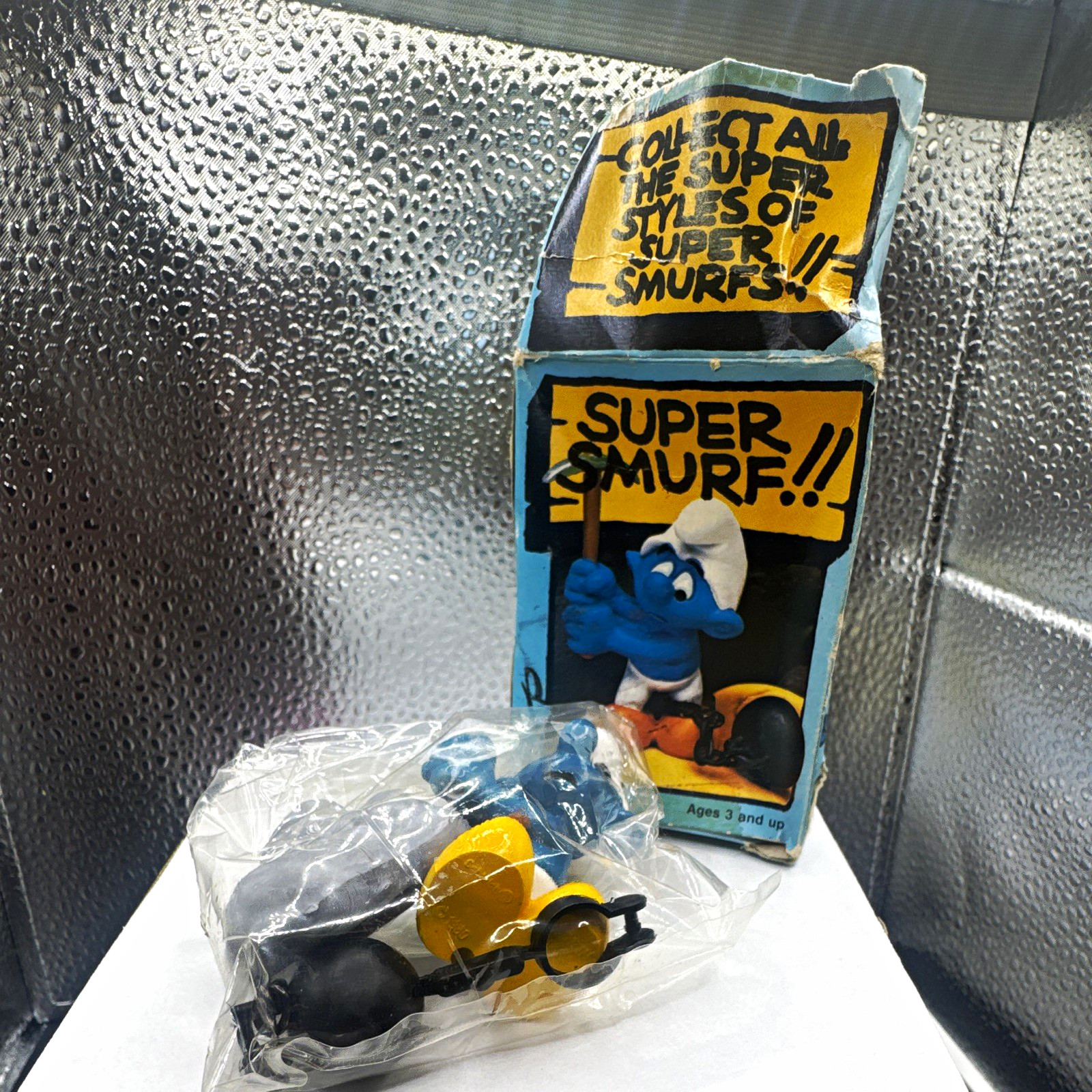 Schleich The Smurfs Super-Smurf Chain Gang Figurine 6722 Boxed 1980 Schleich The Smurfs Super-Smurf Chain Gang Figurine 6722 Boxed 1980