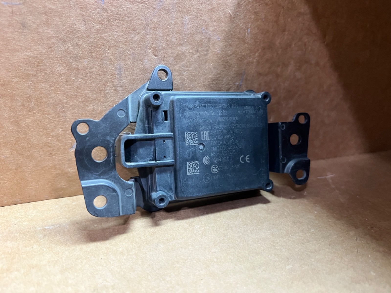 OEM 2017-2020 TOYOTA TUNDRA CRUISE DISTANCE RADAR SENSOR MODULE 88210-0C010 OEM 2017-2020 TOYOTA TUNDRA CRUISE DISTANCE RADAR SENSOR MODULE 88210-0C010
