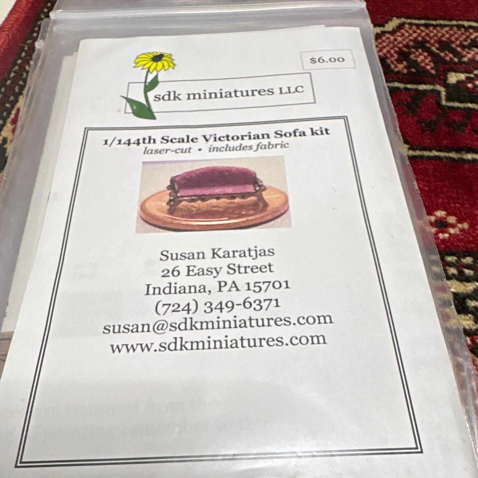 SDK Miniatures LLC 1:144 Scale Victorian Sofa Kit (includes fabric)