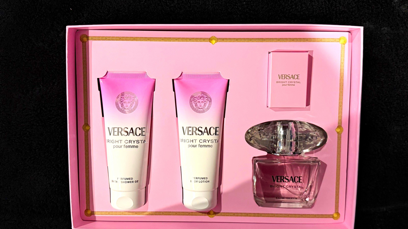 Versace Bright Crystal Pour Femme Gift Set 3 fl oz EDT Spray Versace Bright Crystal Pour Femme Gift Set 3 fl oz EDT Spray