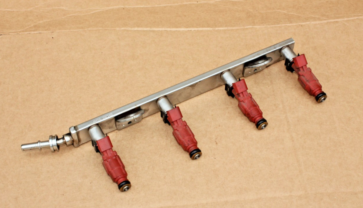 OEM Engine fuel injectors + rail from 2015 Hyundai Elantra 1.8l G4NB